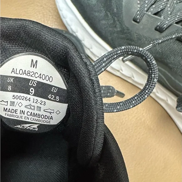 Like new Altra Torin 7 Men’s Shoes - Picture 4 of 5